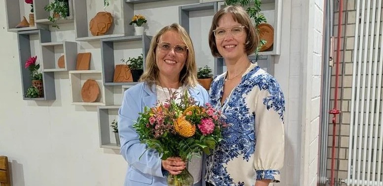 Die scheidende Elternsprecherin Patrizia Danneck und Schulleiterin Almut Wilhelm